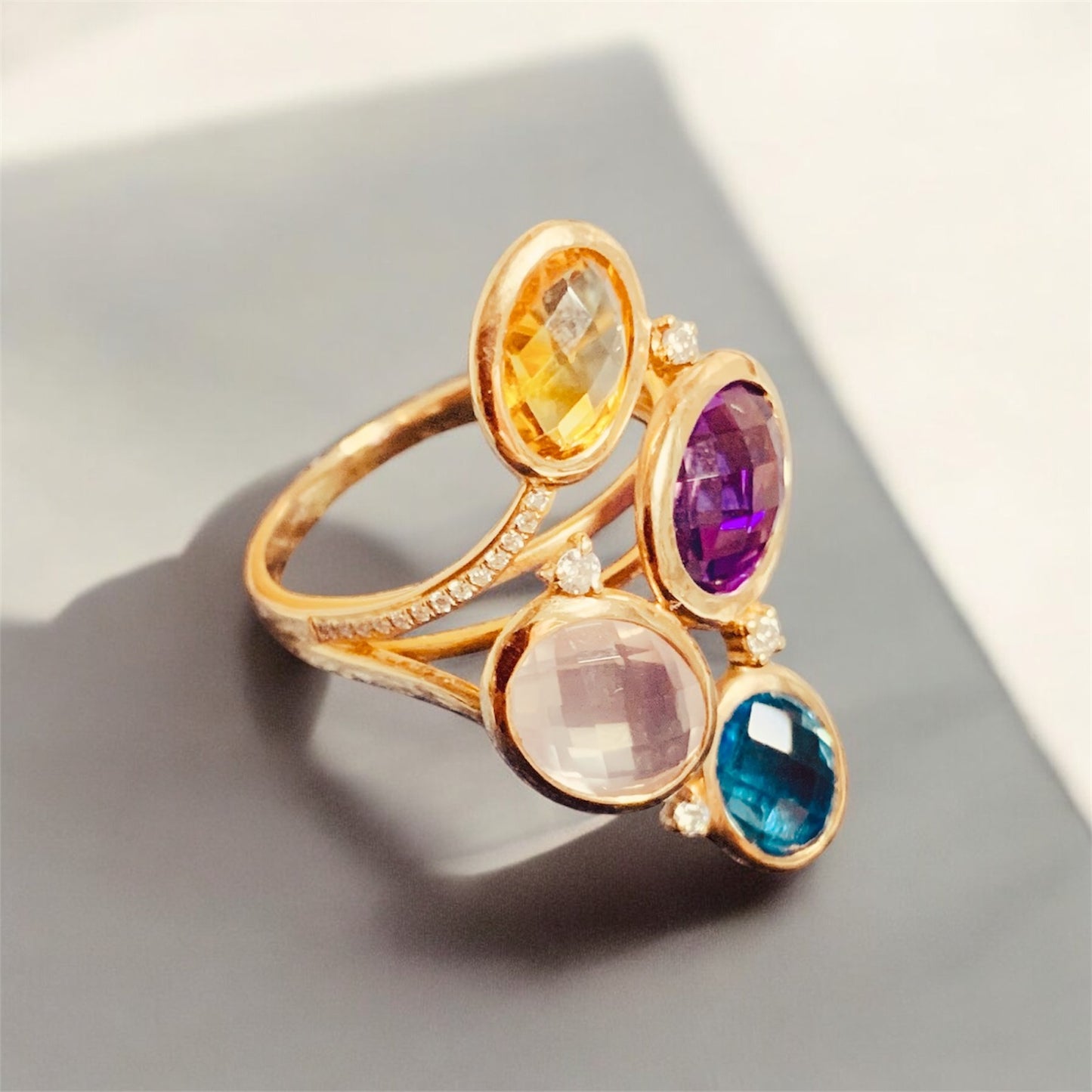 Coloured gemstones ring